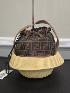 FENDI FXQ891 AIJE RAFFIA BUCKET Hat & Dawstring FF  Bob Bag